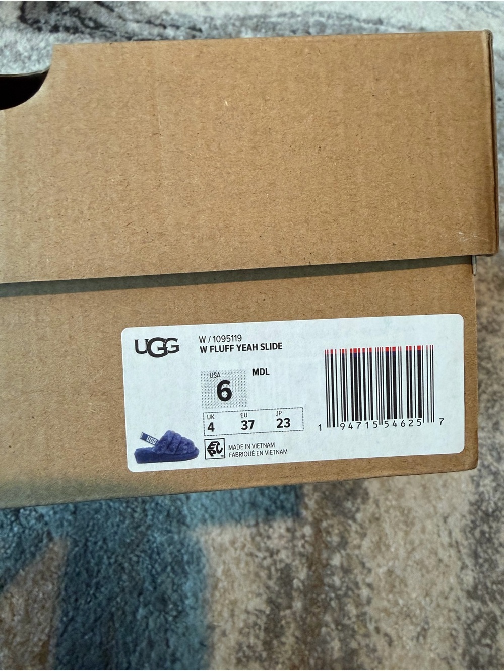 UGG ‘Fluff Yeah Slides’ - Picture 8 of 11